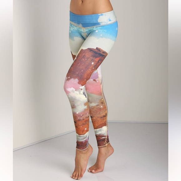 TEEKI Unicorn Wrangler Hot Pants Leggings Size Small ~NWT Made In USA - Picture 1 of 5
